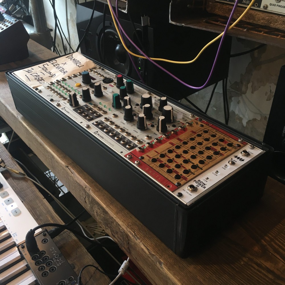 Emitum san-san 2 x 84hp Eurorack Caseの+jitihigh.mopse.ac.zw